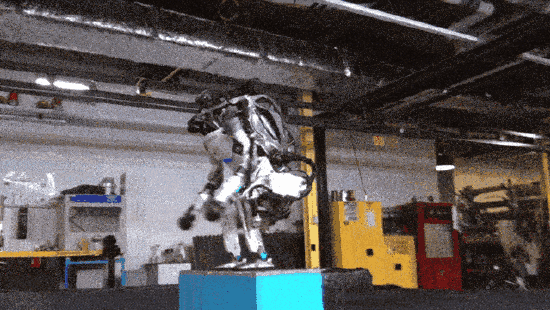 人形機(jī)器人阿特拉斯會后空翻了 網(wǎng)友：細(xì)思極恐