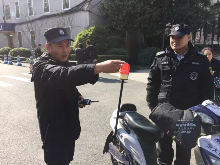 23歲IT男大學(xué)門口沒(méi)了心跳 保安飆車送醫(yī)生