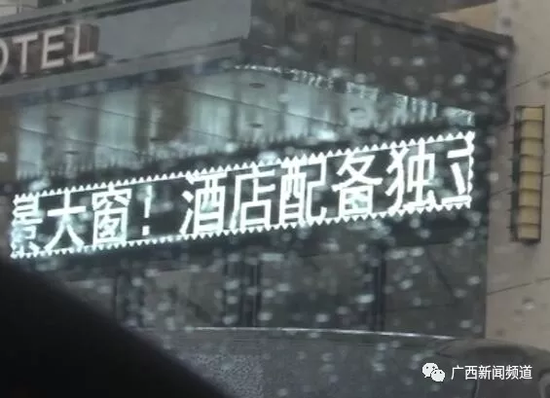 于是，民警將這一情況匯報(bào)給指揮中心，請(qǐng)求120醫(yī)護(hù)人員到達(dá)現(xiàn)場(chǎng)急救。