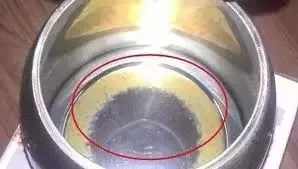 太惡心！女游客竟用酒店燒水壺煮自己的臟內(nèi)褲