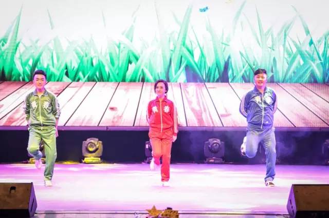 趙帥、夢(mèng)茹、樂(lè)天 舞蹈《咱們屯里的人》