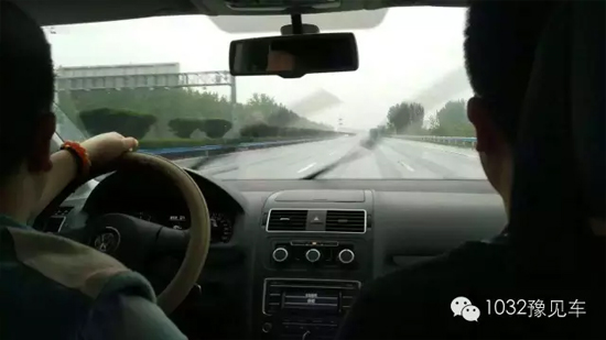 高速飛馳中 高速飛馳中