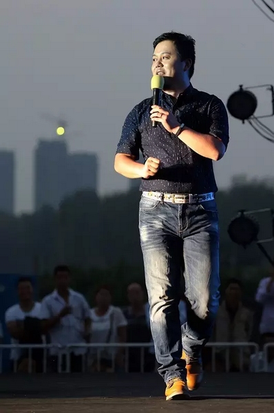 莫非此刻是在向前走還是向后移？