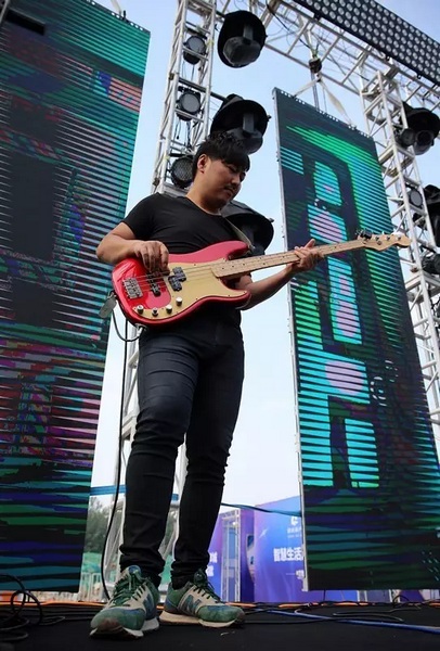 辛苦樂(lè)隊(duì)老師，你們跟我們一起，共同見(jiàn)證了時(shí)光音樂(lè)節(jié)是如何一步步成長(zhǎng)至今的。