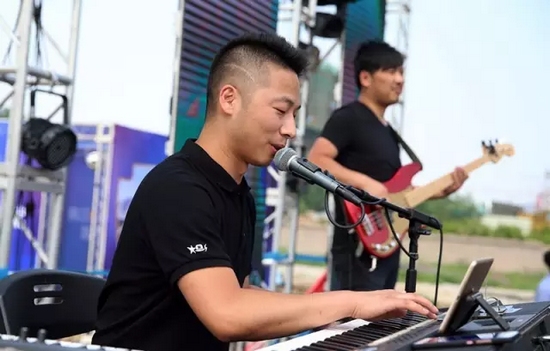 辛苦樂(lè)隊(duì)老師，你們跟我們一起，共同見(jiàn)證了時(shí)光音樂(lè)節(jié)是如何一步步成長(zhǎng)至今的。