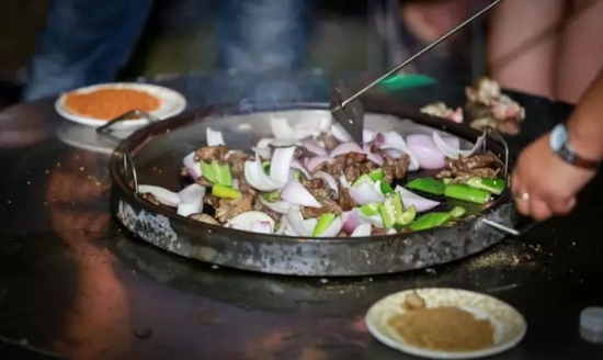 所有菜肉都取自農(nóng)場純天然的食材，吃的又美味又放心！