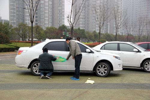 粘貼車貼 粘貼車貼