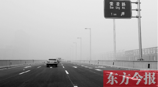 昨天上午，東方今報記者跟隨鄭州市交巡警部門，提前探路已具備通車條件的鄭州市三環(huán)快速路