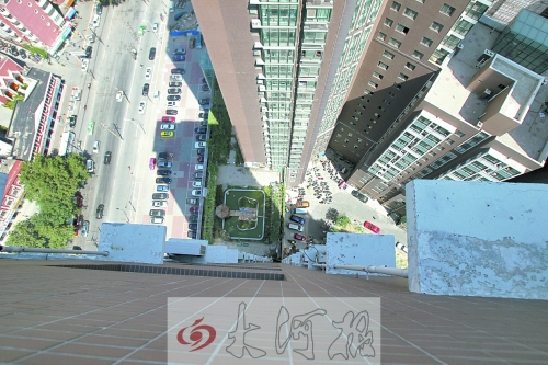 空中花園有水池有假山，還養(yǎng)有鴿子