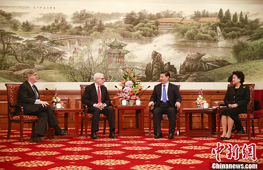 10月23日，中國(guó)國(guó)家主席習(xí)近平在北京釣魚臺(tái)國(guó)賓館會(huì)見(jiàn)清華大學(xué)經(jīng)濟(jì)管理學(xué)院顧問(wèn)委員會(huì)海外委員。