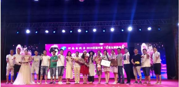 大賽總導(dǎo)演王軍嶺先生親臨現(xiàn)場，為報(bào)名點(diǎn)指導(dǎo)工作