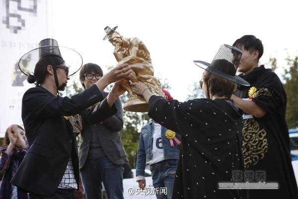 韓國(guó)舉辦“發(fā)呆大賽” 選手面僵齊放空 韓國(guó)舉辦“發(fā)呆大賽” 選手面僵齊放空