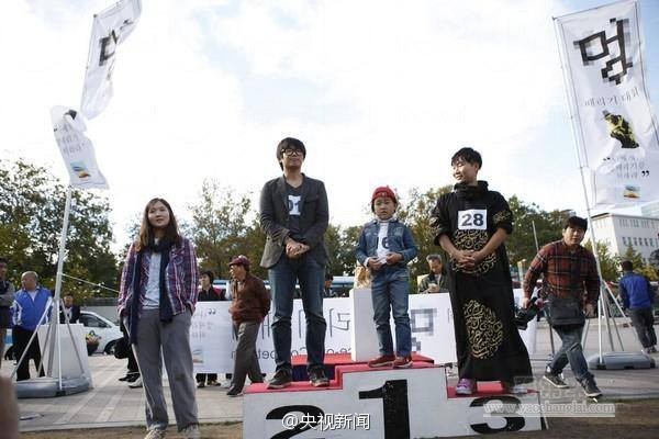 韓國(guó)舉辦“發(fā)呆大賽” 選手面僵齊放空 韓國(guó)舉辦“發(fā)呆大賽” 選手面僵齊放空