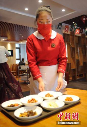 長春一飯店服務(wù)員 長春一飯店服務(wù)員