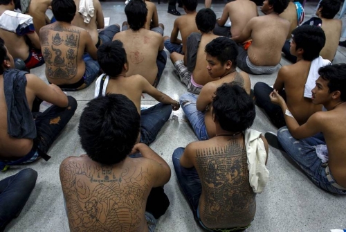 泰國(guó):變性人現(xiàn)身征兵現(xiàn)場(chǎng)一幕 泰國(guó):變性人現(xiàn)身征兵現(xiàn)場(chǎng)一幕