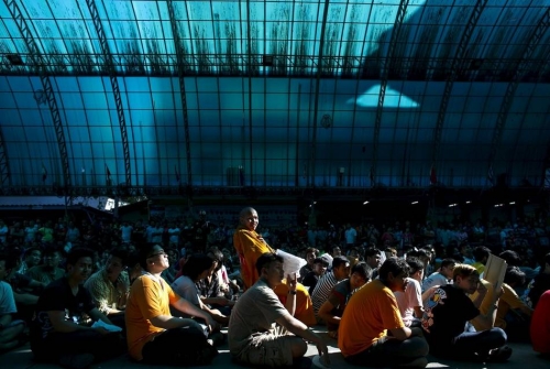 泰國(guó):變性人現(xiàn)身征兵現(xiàn)場(chǎng)一幕 泰國(guó):變性人現(xiàn)身征兵現(xiàn)場(chǎng)一幕