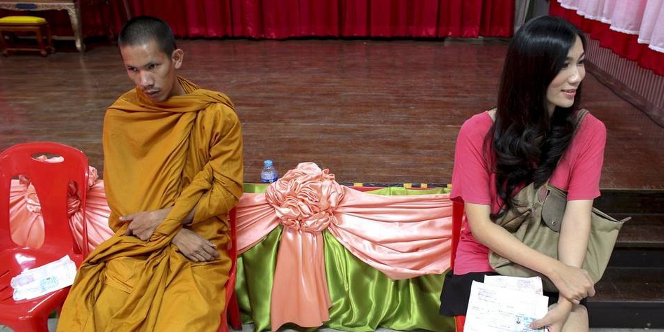 泰國(guó):變性人現(xiàn)身征兵現(xiàn)場(chǎng)一幕 泰國(guó):變性人現(xiàn)身征兵現(xiàn)場(chǎng)一幕