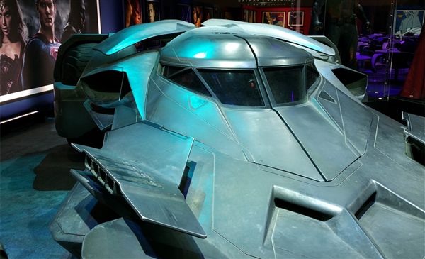 《蝙蝠俠大戰(zhàn)超人》新款戰(zhàn)車(chē)