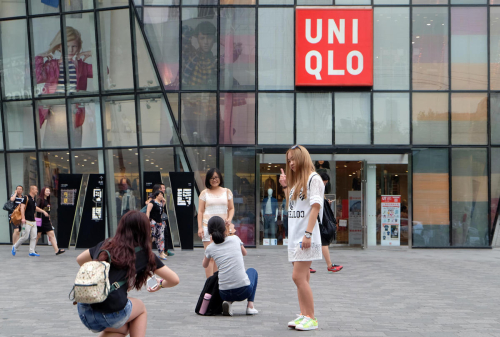 北京市民三里屯優(yōu)衣庫扎堆拍照