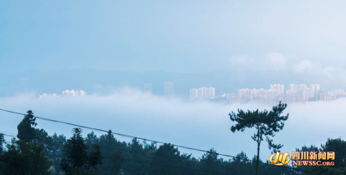 四川達州現(xiàn)輻射霧似海市蜃樓