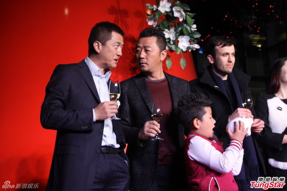 李亞鵬、郭濤父子相活動