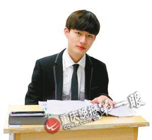 穿上正裝的女生更優(yōu)雅成熟了；男生常常被女生夸獎(jiǎng)長(zhǎng)得帥。