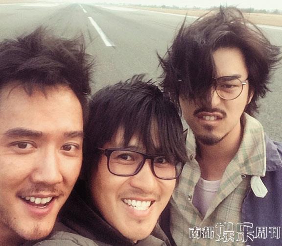 工地生活三人行。