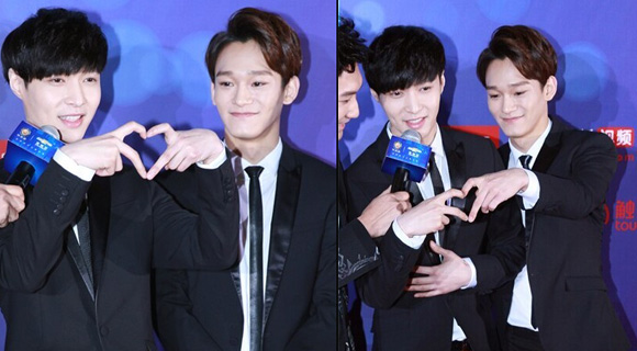EXO成員張藝興和金鐘大作為代表上臺領(lǐng)獎，最受歡迎組合獎也是實至名歸。
