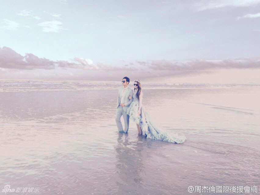 周杰倫昆凌澳洲婚宴海邊浪漫留影 周杰倫昆凌澳洲婚宴海邊浪漫留影