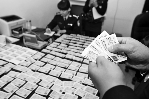 查獲的假車票做工精細(xì)難以識別 查獲的假車票做工精細(xì)難以識別