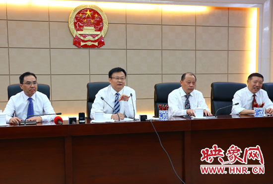 專題詢問(wèn)會(huì)結(jié)束后，省人大組織召開(kāi)記者提問(wèn)會(huì)。