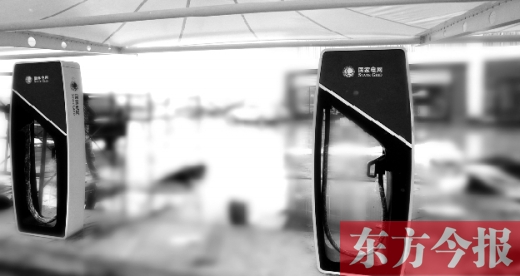 京港澳高速原陽(yáng)服務(wù)區(qū)，已經(jīng)進(jìn)入調(diào)試階段的專為小型乘用電動(dòng)汽車充電的快速充電樁站