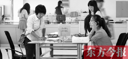 行政審批“瘦身”，不僅提高了行政效率，節(jié)約了行政資源，而且最大限度地方便了群眾