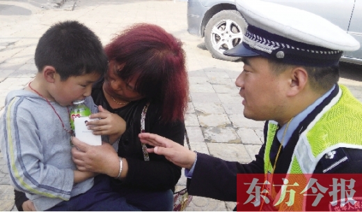 昨日，5歲的男孩獲救后，向民警講述被拐經(jīng)過。