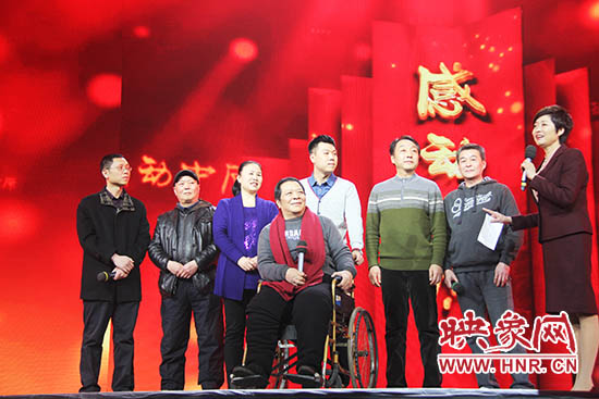 接力照顧高位截癱患者高新海的“隴海大院”愛心集體鄰居們。