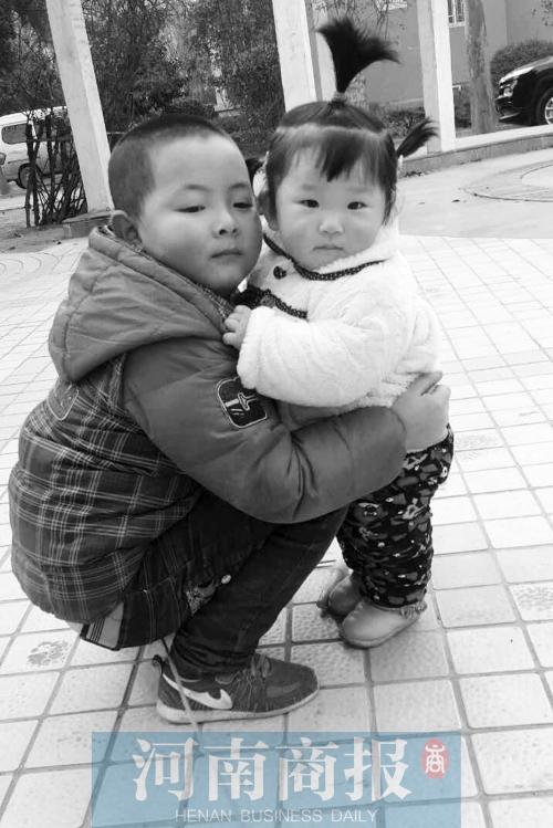 一歲女童被“遺棄”引發(fā)關(guān)注 近20對(duì)夫妻想收養(yǎng) 一歲女童被“遺棄”引發(fā)關(guān)注 近20對(duì)夫妻想收養(yǎng)