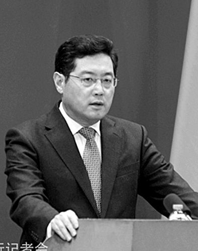 23日，秦剛在外交部例行記者會(huì)上。