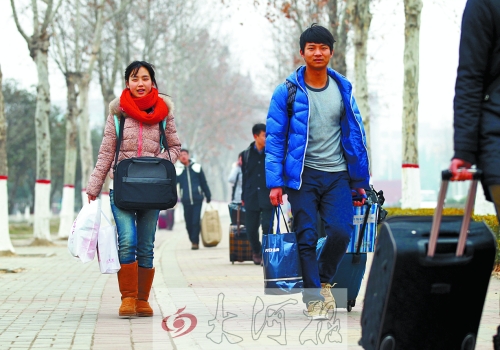 走進(jìn)熟悉的校園，看到熟悉的笑臉，就這樣懷揣著自信和目標(biāo)，迎接明天靠近下一站。