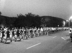 廣場舞大媽“轉(zhuǎn)行”，徐州每晚萬人暴走