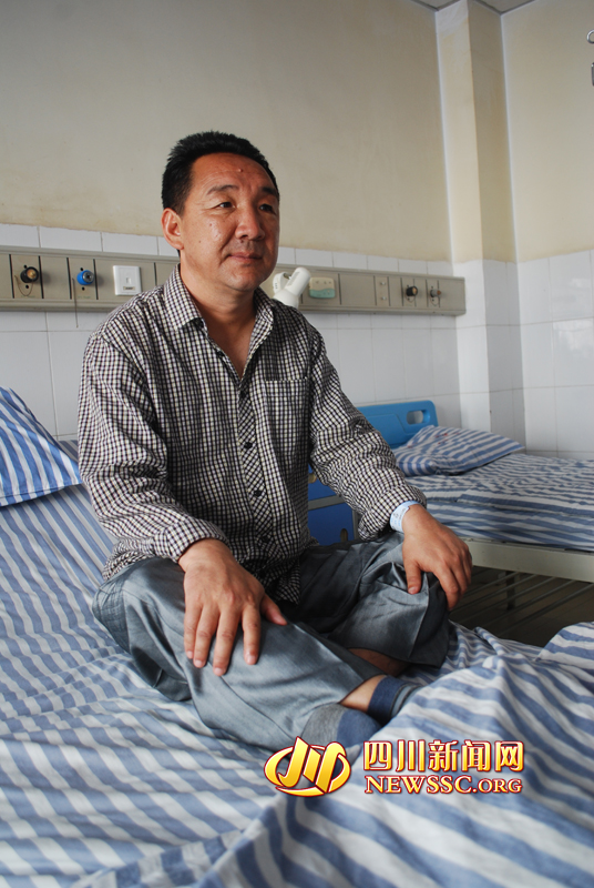 病床上的馬建華，羅本平攝。