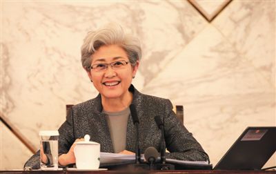 3月4日，十二屆全國(guó)人大三次會(huì)議在人民大會(huì)堂舉行新聞發(fā)布會(huì)，大會(huì)發(fā)言人傅瑩回答中外記者的提問(wèn)。