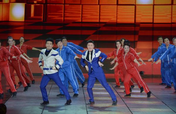 《小蘋果》、《最炫民族風(fēng)》等廣場(chǎng)舞曲將會(huì)有全國(guó)統(tǒng)一、編排科學(xué)、帶給人正能量的全新動(dòng)作。 CFP 資料