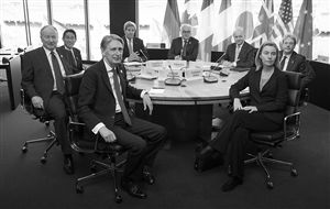 4月15日，日本外相岸田文雄（左二）參加G7外長(zhǎng)會(huì) 新華社發(fā)