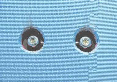 廁所內(nèi)所有的水龍頭開關(guān)都進行了軟包。