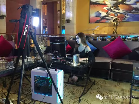 直播中的王瑞兒。攝影：于亞妮