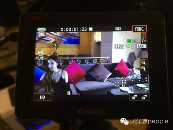 直播中的王瑞兒。攝影：于亞妮