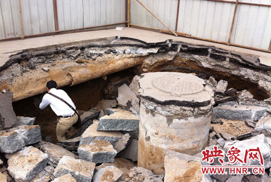 有工作人員下到坑內(nèi)進(jìn)行檢查，但拒絕透露具體工作單位。