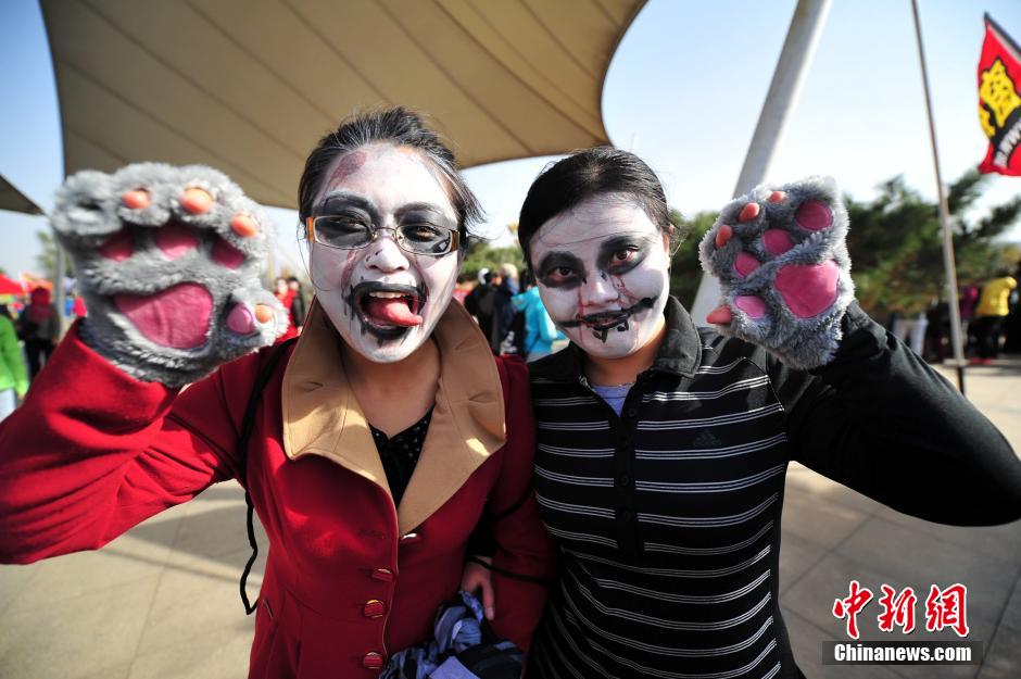 千余“僵尸”現(xiàn)沈陽(yáng)街頭嚇哭過路小孩