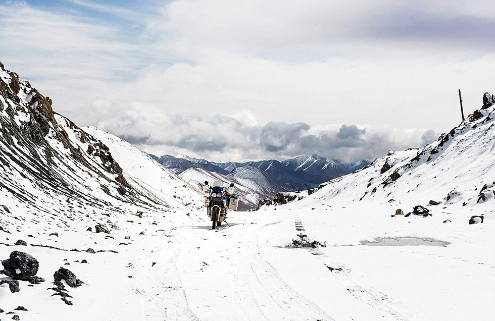 圖為塔吉克斯坦4600米高的山峰上。（網(wǎng)頁(yè)截圖）
