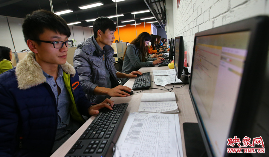 從凌點開始，最忙碌的就要數(shù)這些客服人員